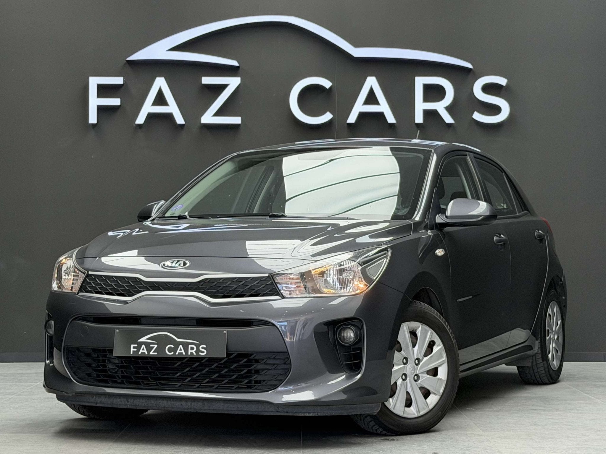 Kia Rio 1.2i Lounge * 1ER PROP + CLIM + GARANTIE *, Autos, Argent ou Gris, Euro 6, Entreprise, Noir