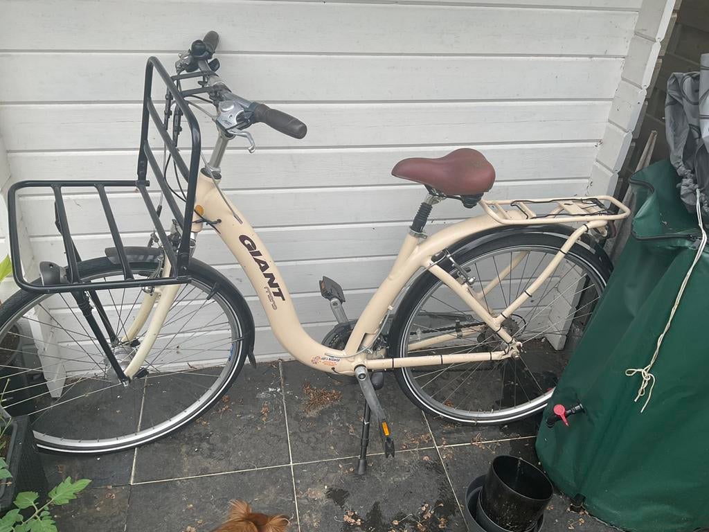 Giant fiets beige met fiets tassen, Fietsen en Brommers, Ophalen, Versnellingen, Giant, Zo goed als nieuw