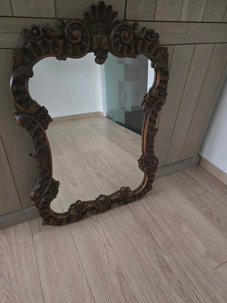 Handgesculpteerde spiegel, Ophalen