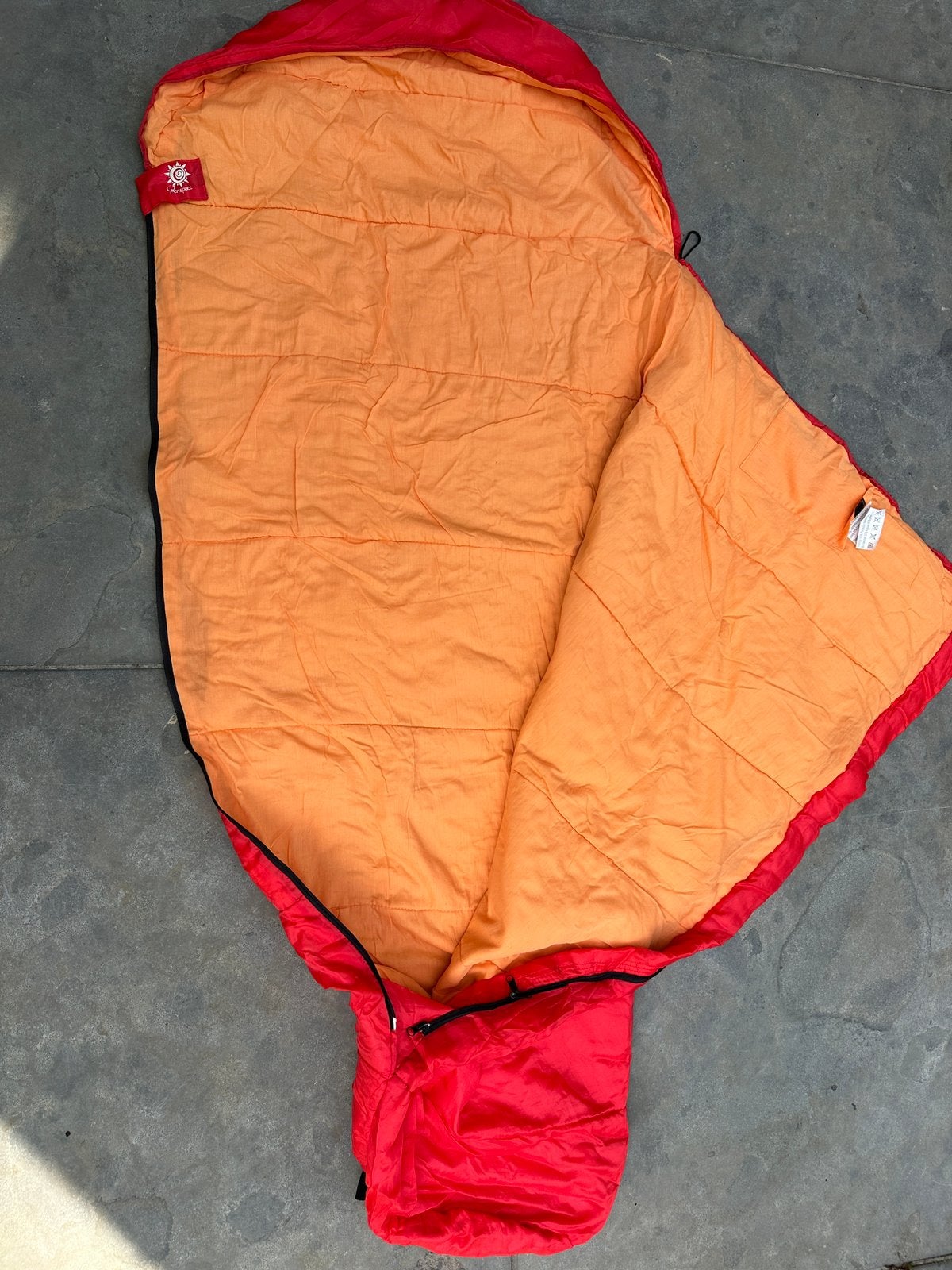 Sac de couchage rouge 1m75 x 75cm, Caravanes & Camping, Sacs de couchage, Enlèvement ou Envoi, Utilisé
