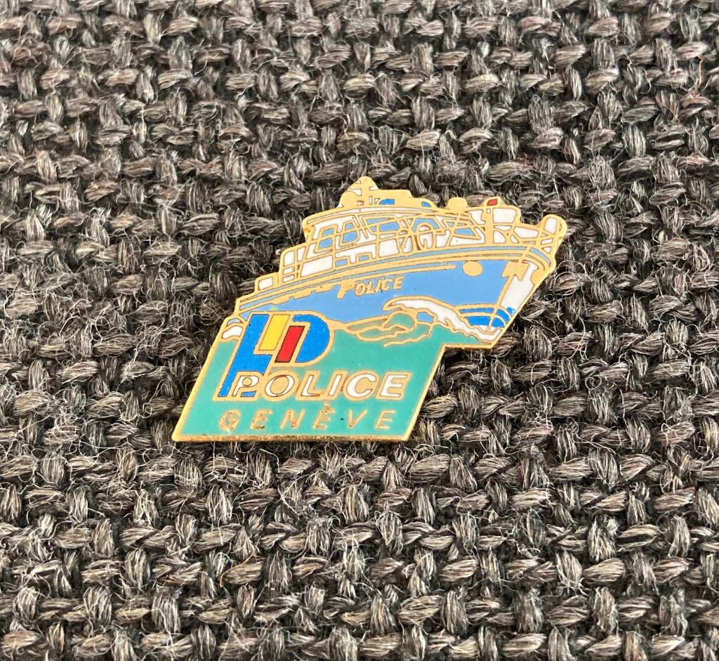 PIN - POLICE GENÈVE - POLITIE - ZEEVAARTPOLITIE - BOOT - BAT, Collections, Broches, Pins & Badges, Envoi, Utilisé, Autres sujets/thèmes