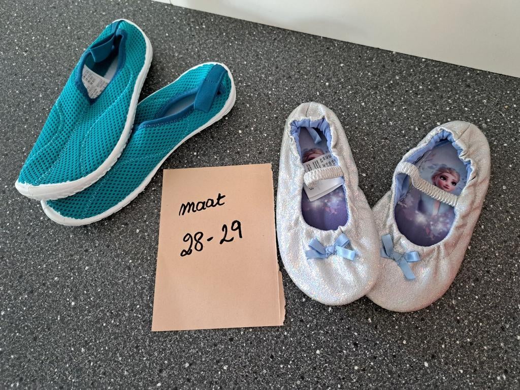 Pantoffel en waterschoenen 28-29, Ophalen of Verzenden, Zo goed als nieuw