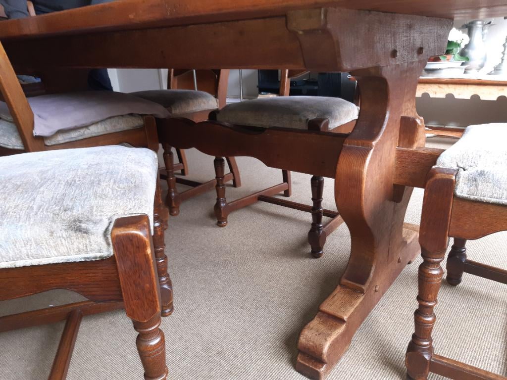 Klassieke houten kloostertafel met stoelen, Ophalen