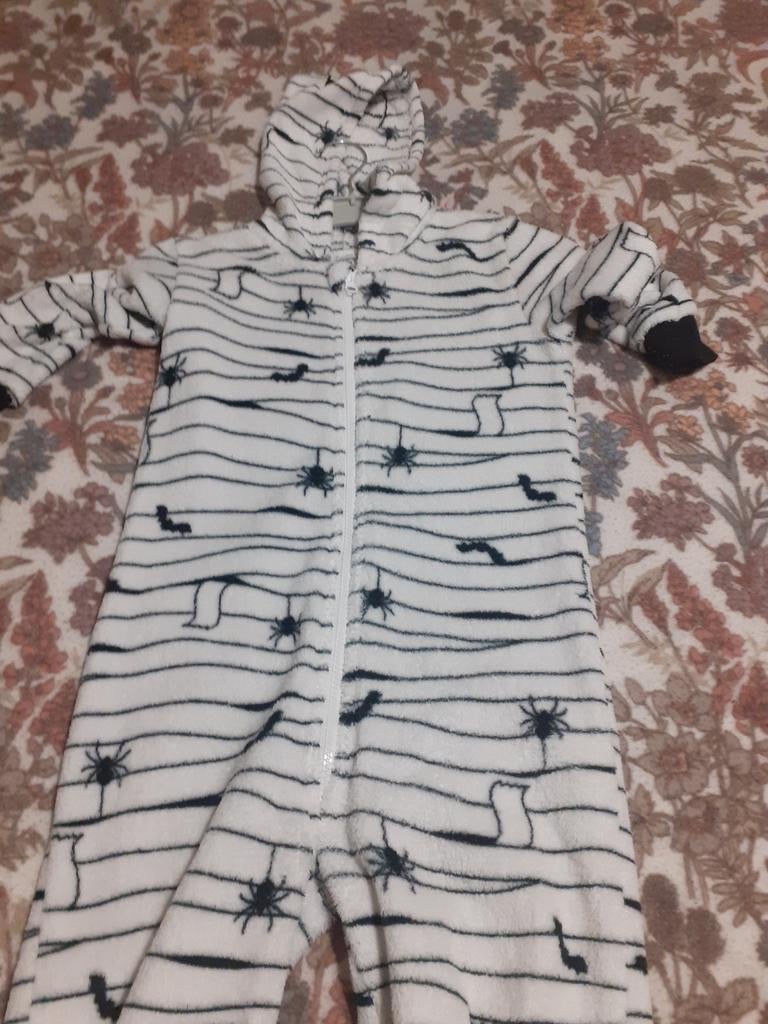 Halloween  kan ook voor carnaval. Onesie., Ophalen