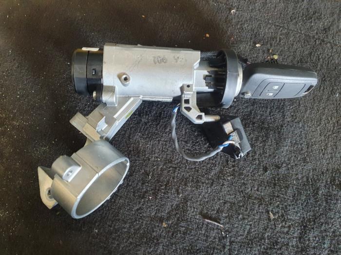 Kontaktslot + Sleutel van een Opel Corsa, Ophalen of Verzenden, 3 maanden garantie, Gebruikt, Opel