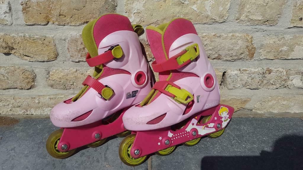 Inline skates 4 wielen verstelbare voetjes maat 30 tot 32, Ophalen of Verzenden, Gebruikt