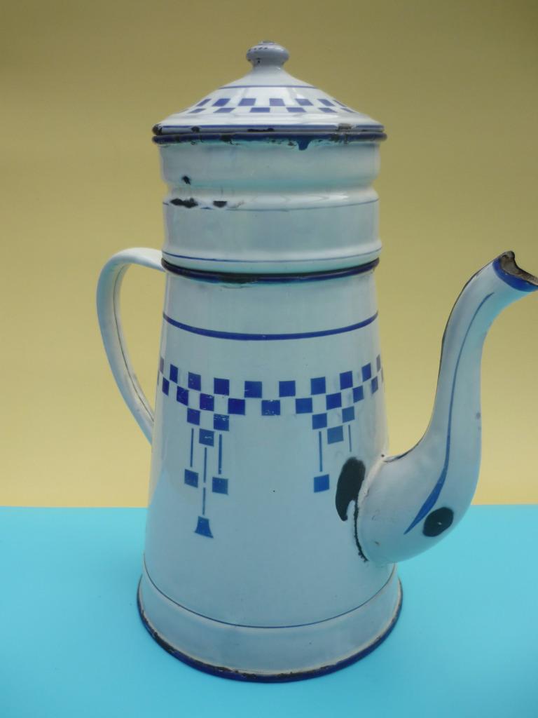 Cafetière émaillée vintage  avec décor à damiers -Lustucru, Antiquités & Art, Envoi