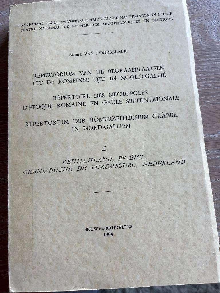 romeinse begraafplaatsen van doorselaer, Ophalen of Verzenden, Zo goed als nieuw, André Van Doorselaer