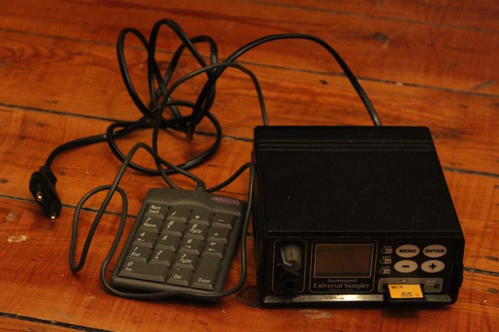 Juzisound Total Solo Sampler 1, Musique & Instruments, Échantillonneurs, Enlèvement, Comme neuf