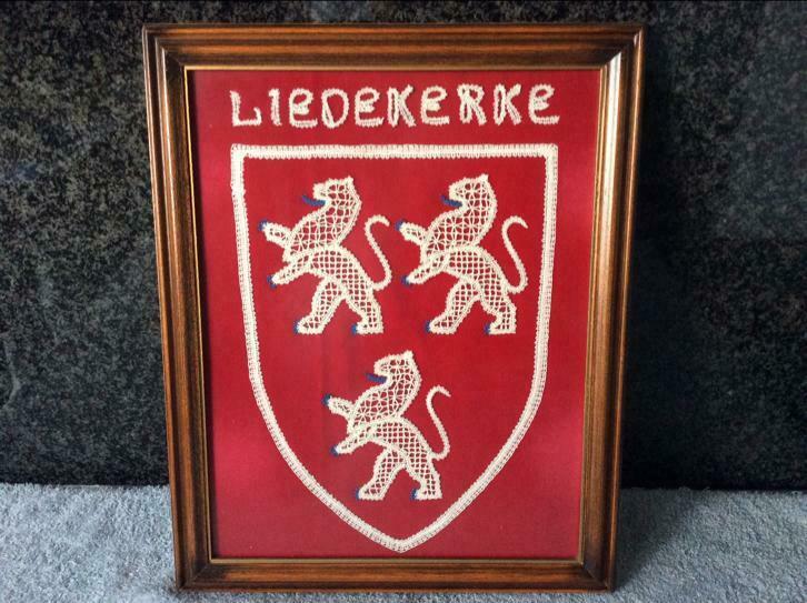 Schild Liedekerke in kantklos, Hobby en Vrije tijd, Kantklossen, Ophalen, Nieuw, Klos(sen)