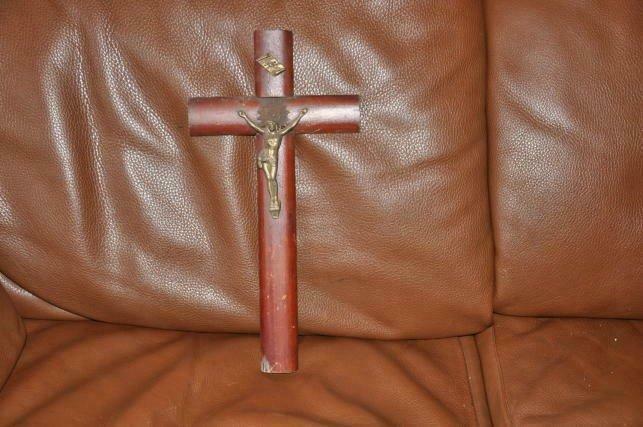 crucifix bois et regule