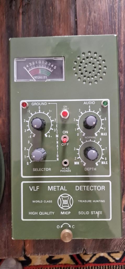 Détecteur des métaux des années 80-90
VLF métal detector, Hobby & Loisirs créatifs, Détecteurs de métaux, Enlèvement ou Envoi