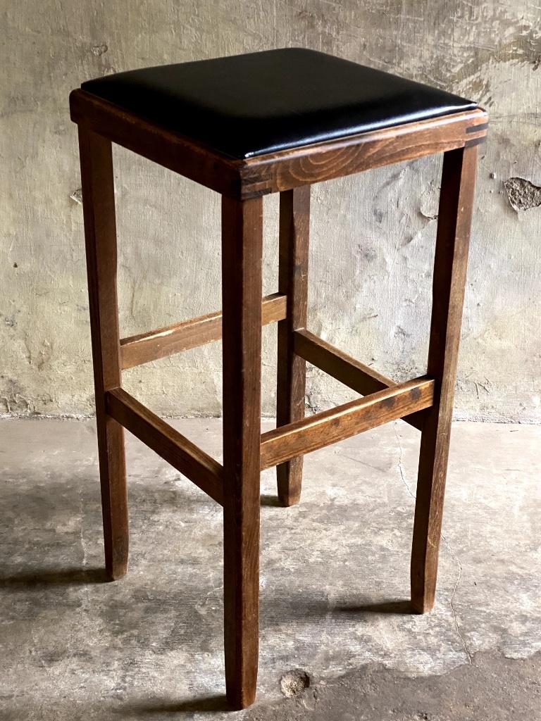 Vintage kruk barkruk hout zwart skai-leer jaren 60, 1 tabouret, Comme neuf, Enlèvement, 60 à 90 cm