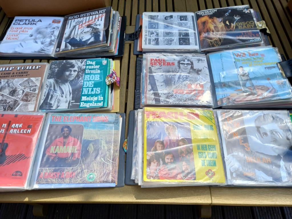 Collectie oude singles in vintage verzamelmapjes, Ophalen, Gebruikt
