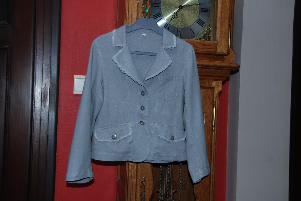 Jolie Veste Blazer en lin gris clair T128cm ou 7/8A Très Bon, Enfants & Bébés, Enlèvement ou Envoi, Comme neuf, Fille, Pull ou Veste
