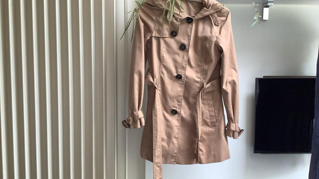 Mooie, gevoerde trenchcoat. Maat 36., Ophalen of Verzenden, Zo goed als nieuw, Maat 36 (S), Beige