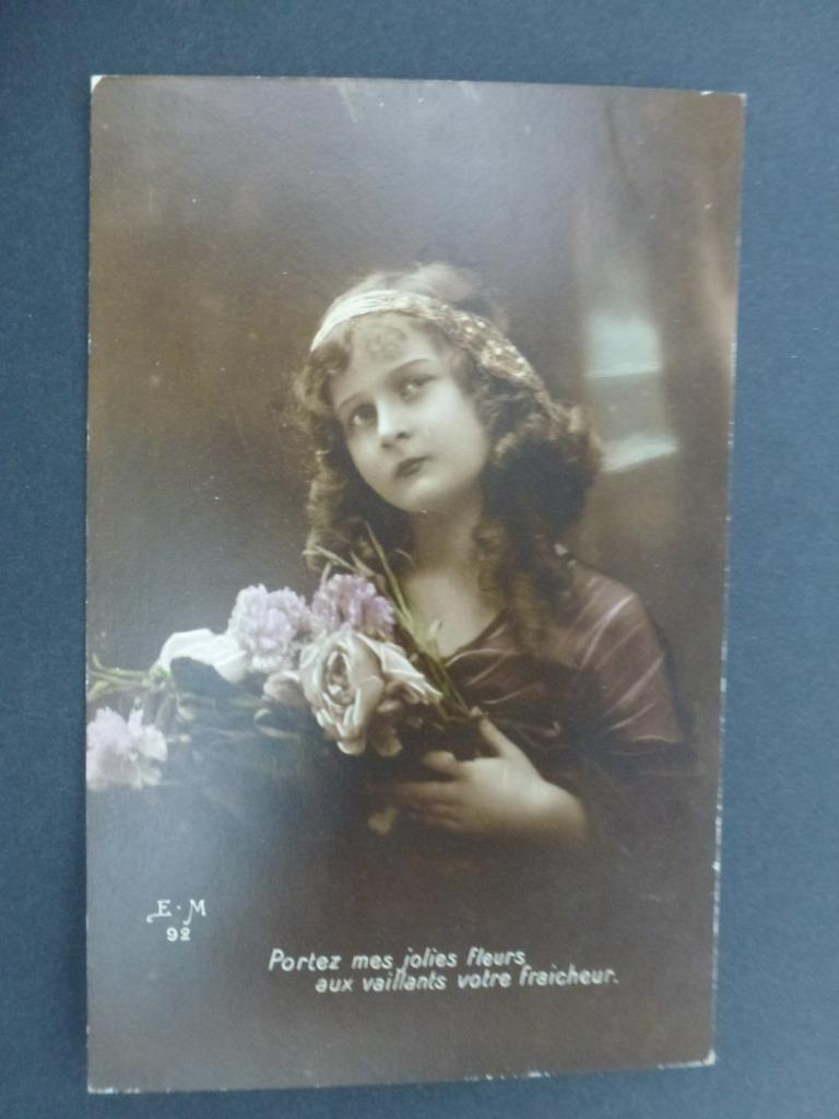 foto meisje met bloemen Portez mes jolies fleurs, Verzamelen, Postkaarten | Themakaarten, Verzenden, 1920 tot 1940, Gelopen, Kinderen