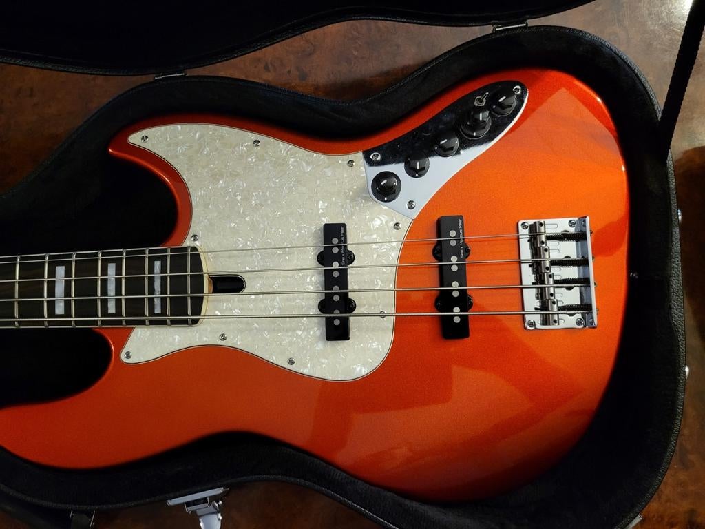Sire Marcus Miller V7 2nd Gen., avec étui et cordes de recha, Musique & Instruments, Enlèvement, Comme neuf