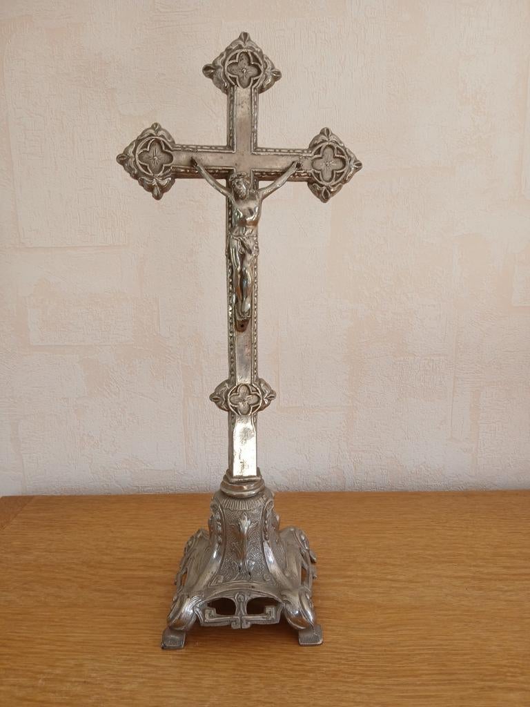 Crucifix en métal  43 cm, Antiquités & Art, Antiquités | Objets religieux, Enlèvement ou Envoi
