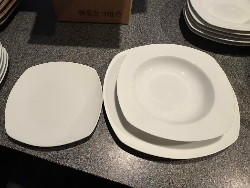 Vaisselle blanche, Enlèvement, Assiettes(s)