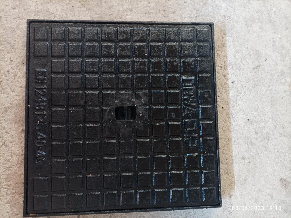 DEKSEL VAN GIETIJZER EN STAAL   - RESISTENTE AUTOPASSAGE, Ophalen, Nieuw