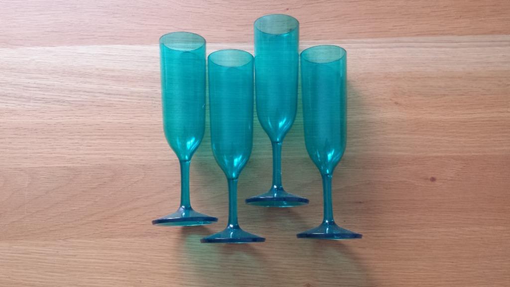 Set van 4 groen gekleurde onbreekbare fluitglazen - Ikea, Enlèvement ou Envoi, Utilisé, Autres types