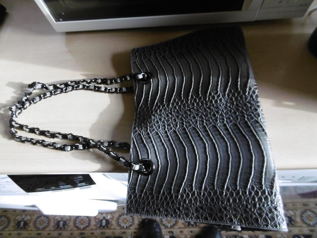 sac à main en cuir gris crocodile, comme neuf, Enlèvement ou Envoi, Comme neuf, Gris, Sac à main