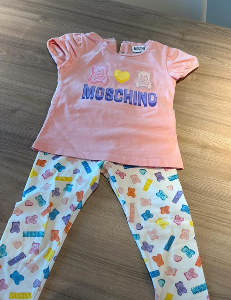 Setje Moschino 2jaar legging en roze tshirt, Kinderen en Baby's, Ophalen of Verzenden, Zo goed als nieuw, Setje