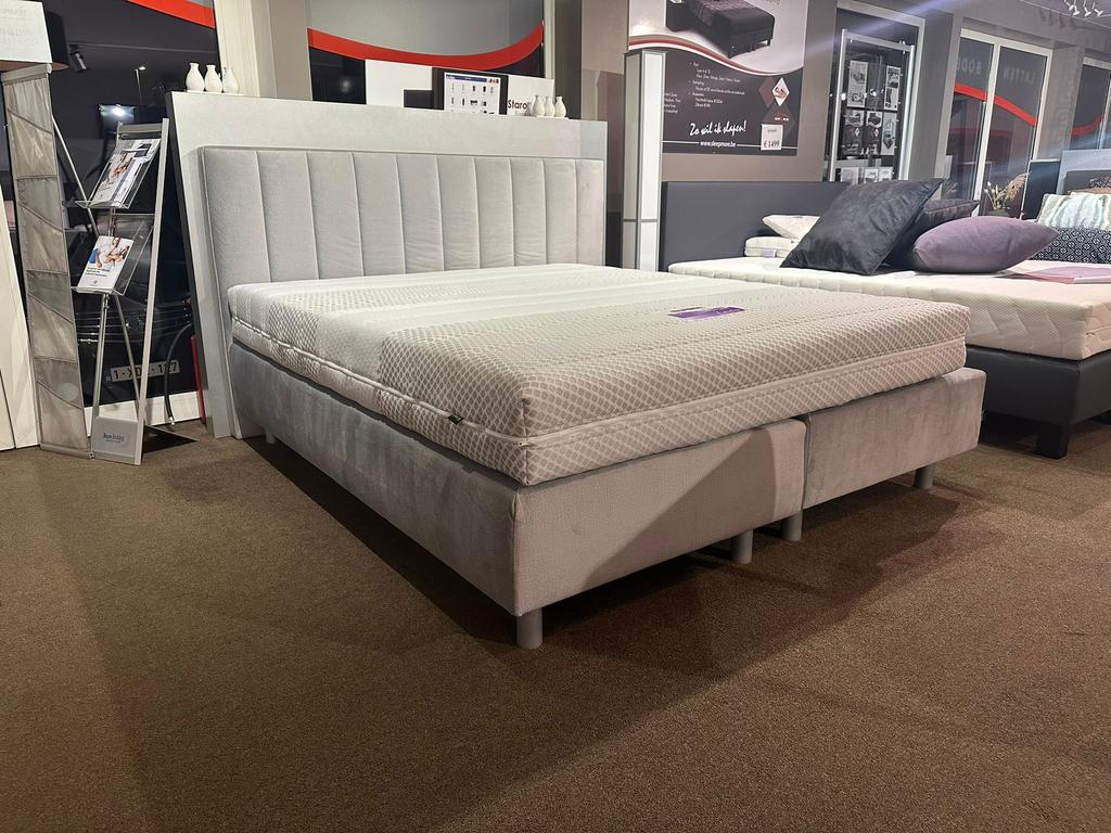 Wegens showroom vernieuwing -40%, Maison & Meubles, Chambre à coucher | Lits boxsprings, Enlèvement ou Envoi