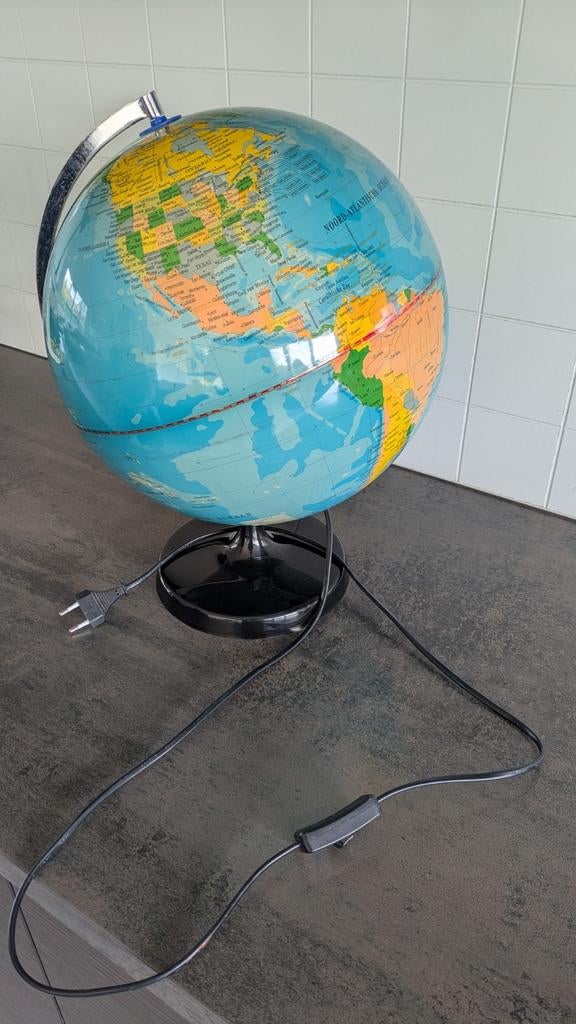 Wereldbol met verlichting, Ophalen