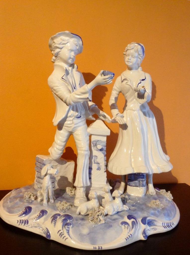 Capodimonte vintage beeldje porselein, Antiek en Kunst, Ophalen