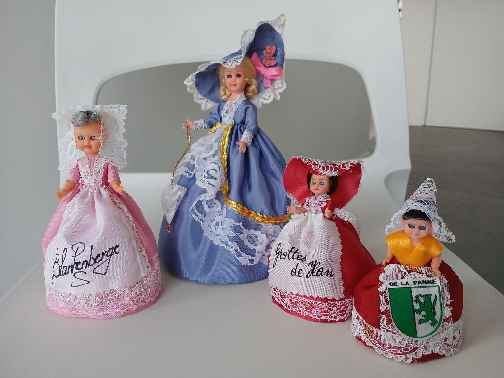 4 vintage klederdrachtpopjes van België, Enlèvement ou Envoi