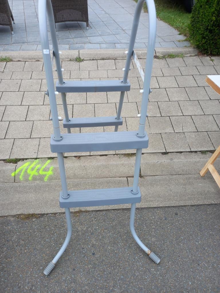 Zwembad trapladder, Tuin en Terras, Ophalen, Zo goed als nieuw