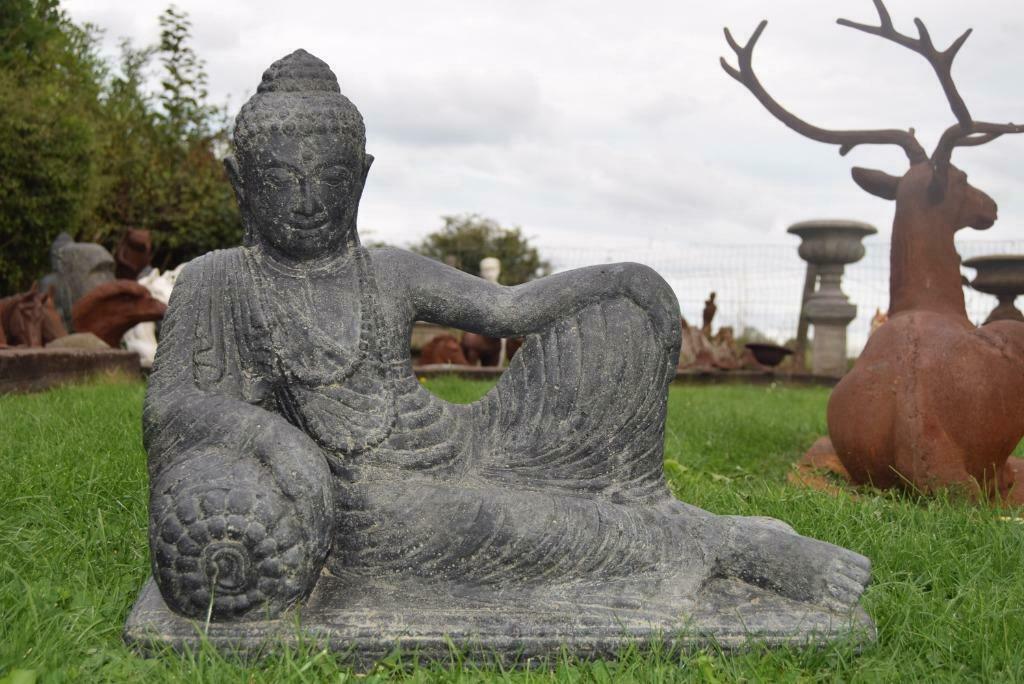 Bouddha relax en pierre patinée (longueur 60 cm), Jardin & Terrasse, Enlèvement, Neuf