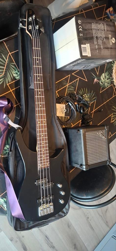 Compleet bass guitar set zo goed als niew t.w.v 250 euro, Ophalen