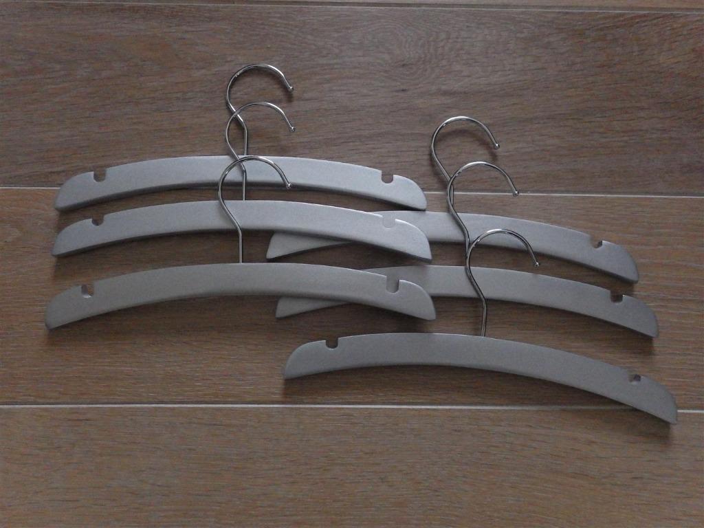 6 nieuwe houten baby kleerhangers zilver (26cm breed), Ophalen of Verzenden, Nieuw, Jongetje of Meisje