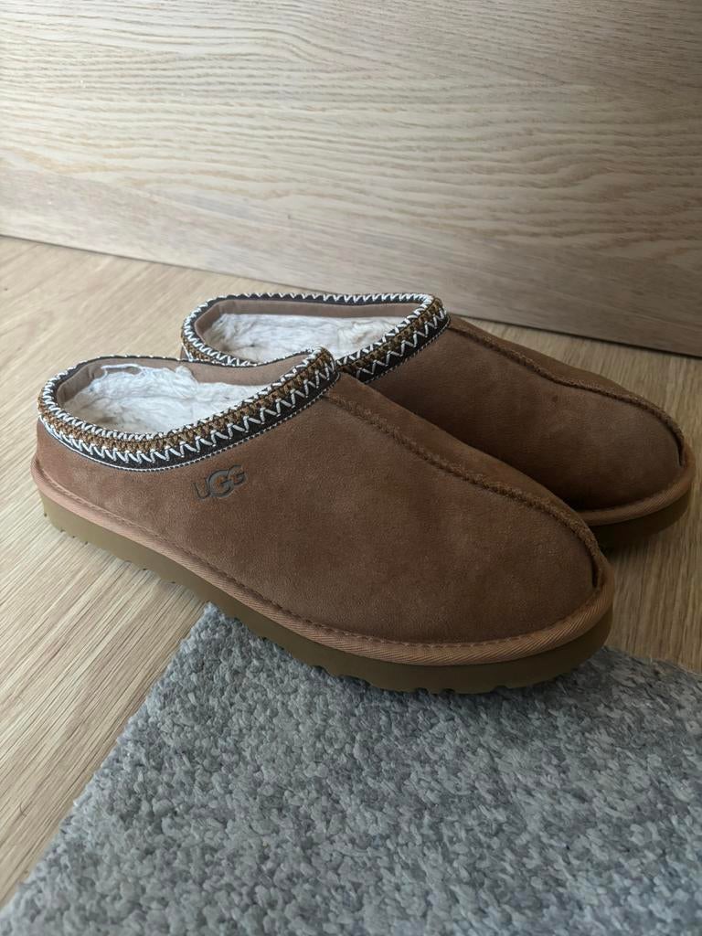 Uggs Tasman original, Verzenden, Zo goed als nieuw, Instappers, Beige