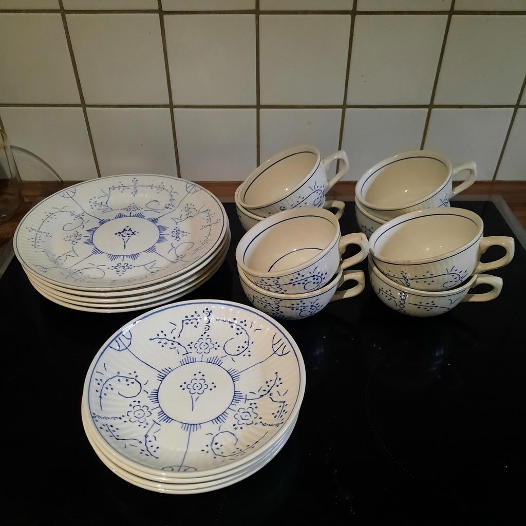 Boch La Louvière . Bordjes en tassen . Origineel ., Antiek en Kunst, Antiek | Servies compleet, Ophalen of Verzenden