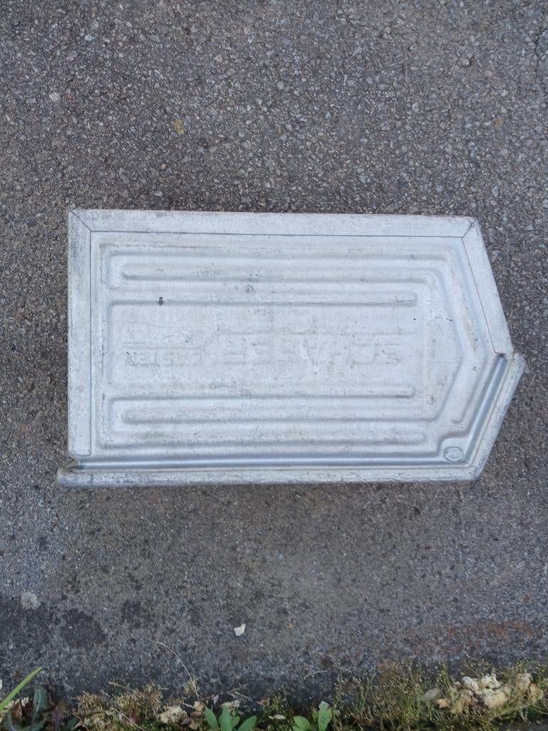 Zinken opbergbakje, Ophalen