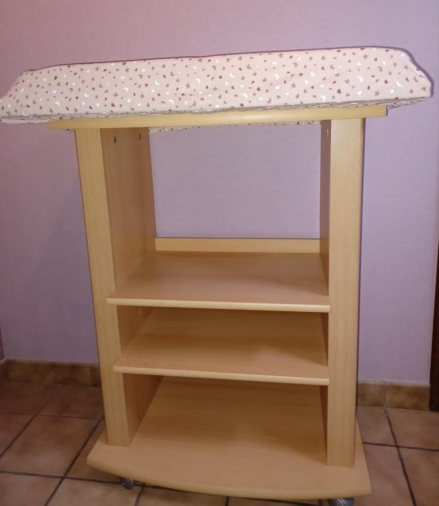 Baby verzorgingstafel met kussen en overtrek, Kinderen en Baby's, Kinderkamer | Commodes en Kasten, Ophalen, Zo goed als nieuw