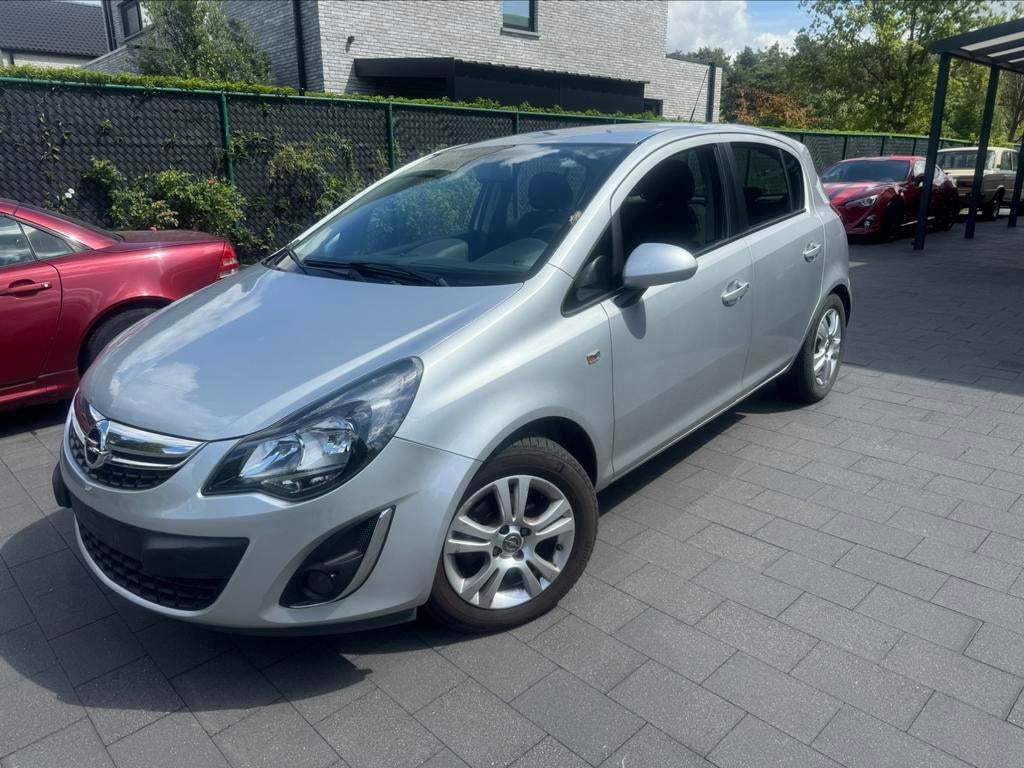 Opel corsa 1.3 diesel bj 2013 km 161.900 mooi auto euro5, Auto's, Voorwielaandrijving, Euro 5, Stof, Zwart