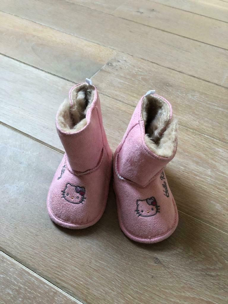 Nieuwe babypantoffels van Hello Kitty, Ophalen of Verzenden, Nieuw, Jongetje of Meisje, Slofjes