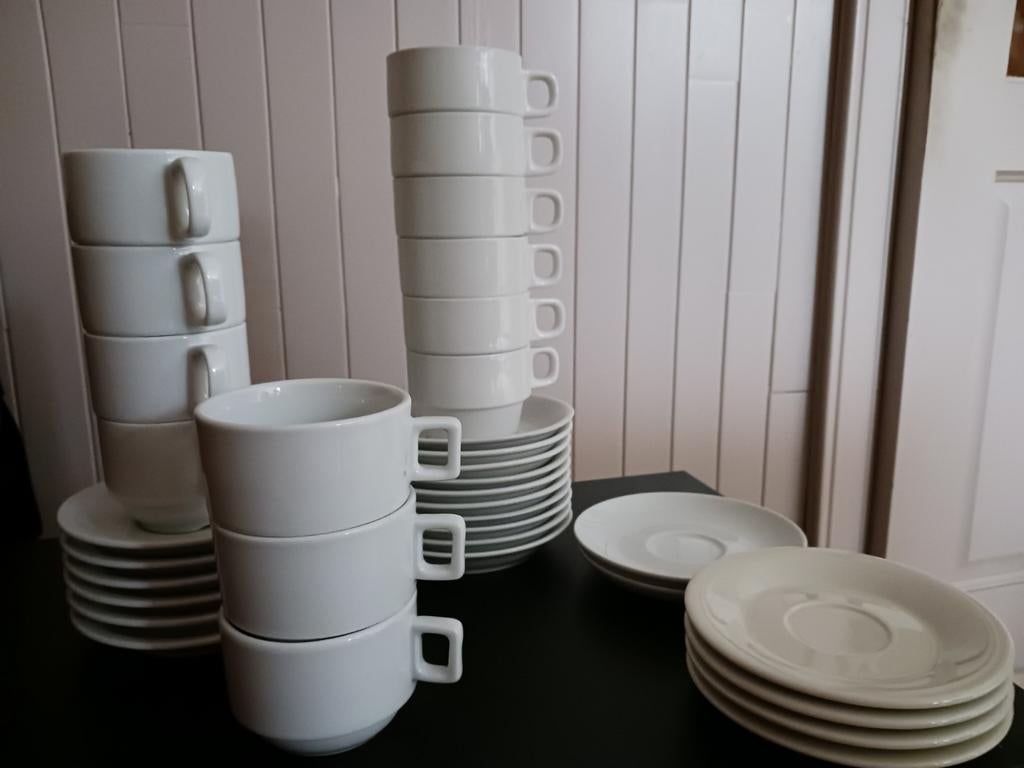 Café et soucoupes en porcelaine d'hôtel, Enlèvement, Utilisé, Porcelaine