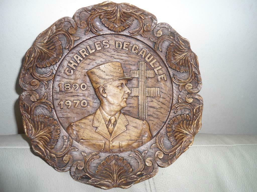 Très Belle Assiette Bois Sculptée Charles De Gaulle, Antiquités & Art, Enlèvement ou Envoi