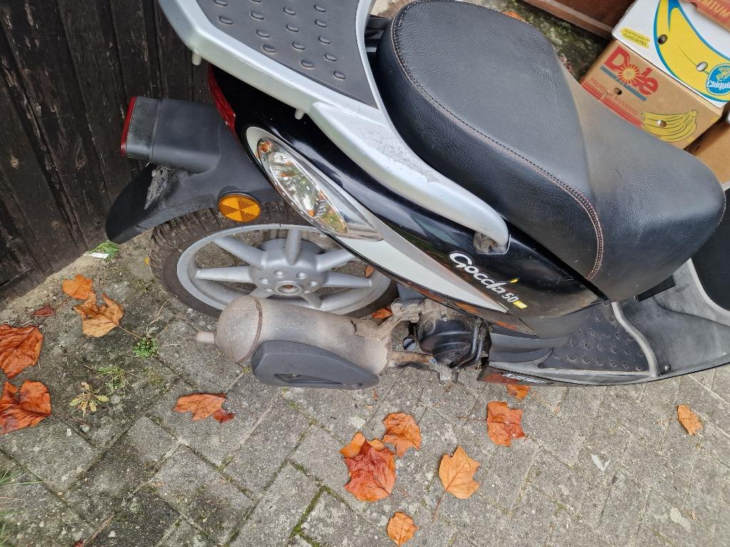 Scooter voor onderdelen 50 euro geen papieren meer, Fietsen en Brommers, Scooters | Piaggio, Ophalen, Gebruikt