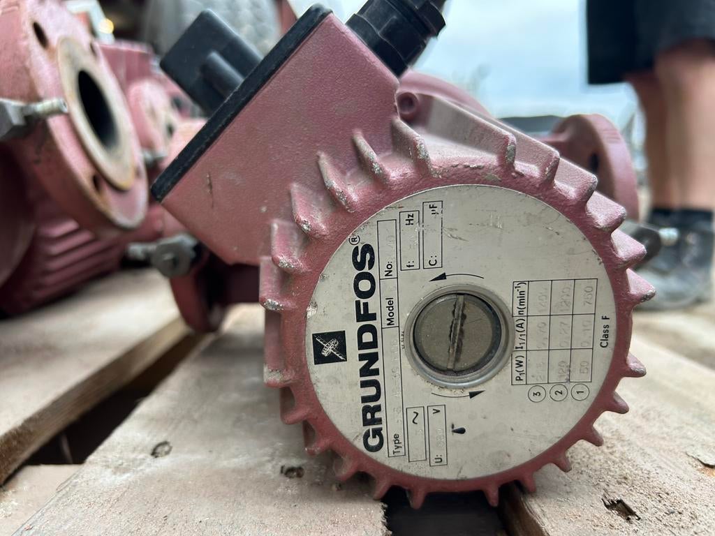 Grundfos circulatiepompen, Doe-het-zelf en Bouw, Motoren, Ophalen, Zo goed als nieuw
