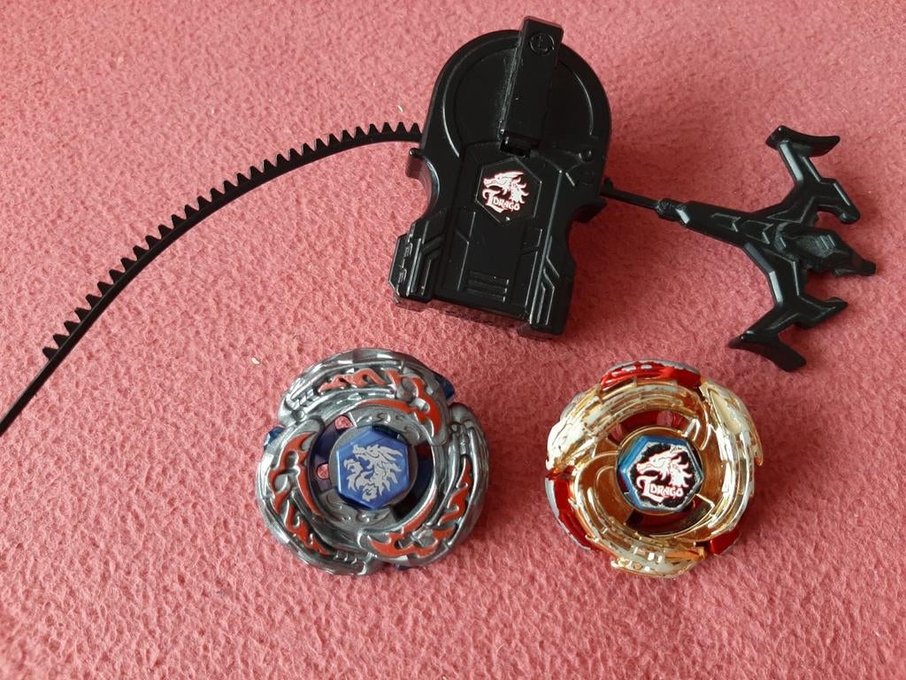 Lot de 2 toupies et un lanceur, Enlèvement ou Envoi, Comme neuf