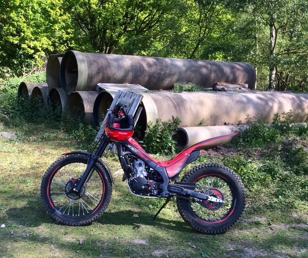 Montesa cota 300RR, 300 cc, Particulier, 1 cilinder