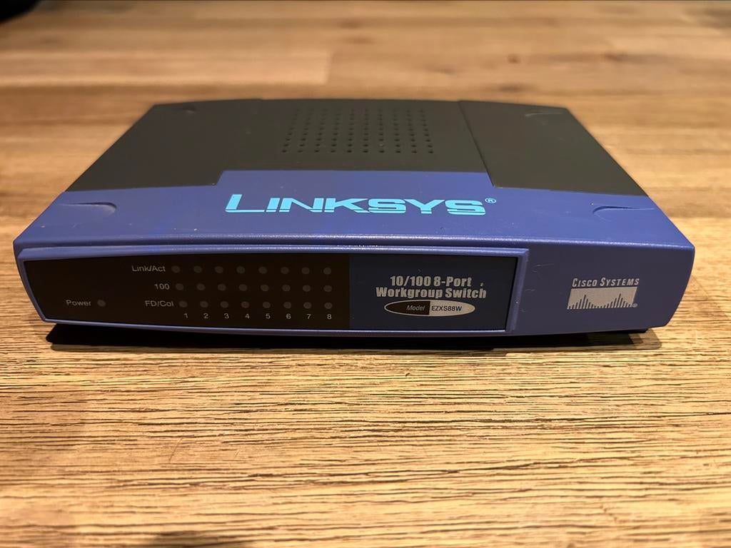 Linksys 8 port switch 10/100 Mbps, Ophalen of Verzenden, Gebruikt