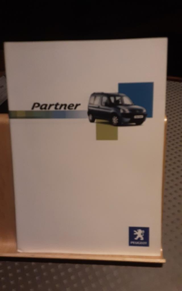 PEUGEOT partner brochure, Livres, Autos | Brochures & Magazines, Enlèvement ou Envoi, Comme neuf, Peugeot